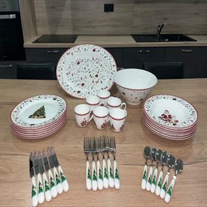 Service 44 Pièces de Noel en Porcelaine Fine.